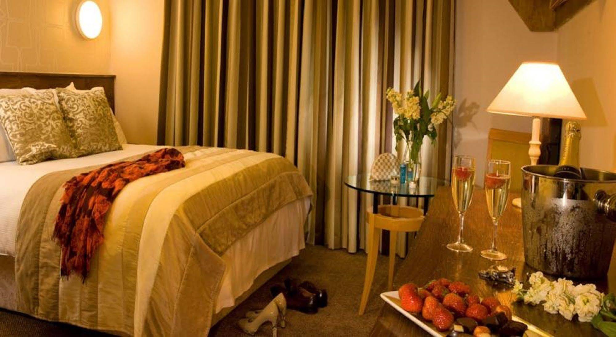 Great National Commons Inn Hotel كورك المظهر الخارجي الصورة